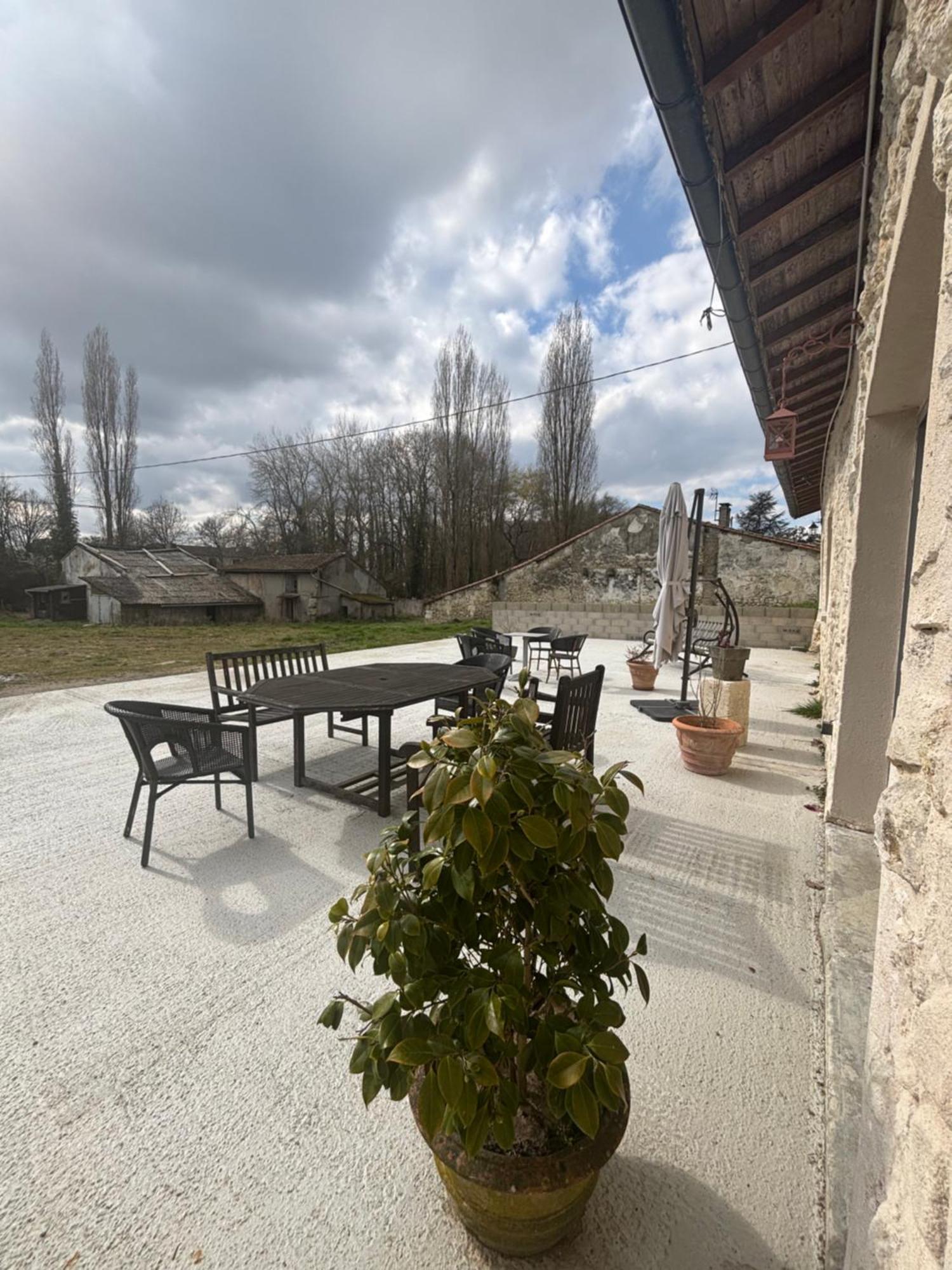 ホテル Fantastic Petit Beauval Saint-Sulpice-et-Cameyrac エクステリア 写真